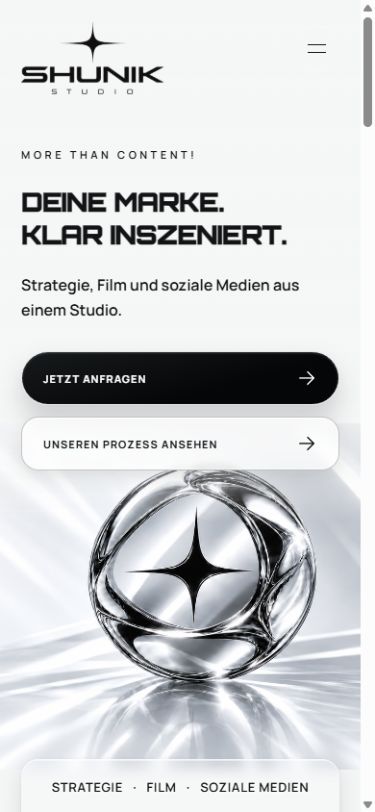SHUNIK STUDIO Website auf einem Smartphone mit mobiler Navigation und Anfrage-Button